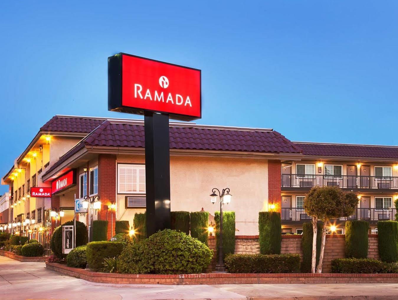 Ramada By Wyndham Pasadena Hotel Екстериор снимка